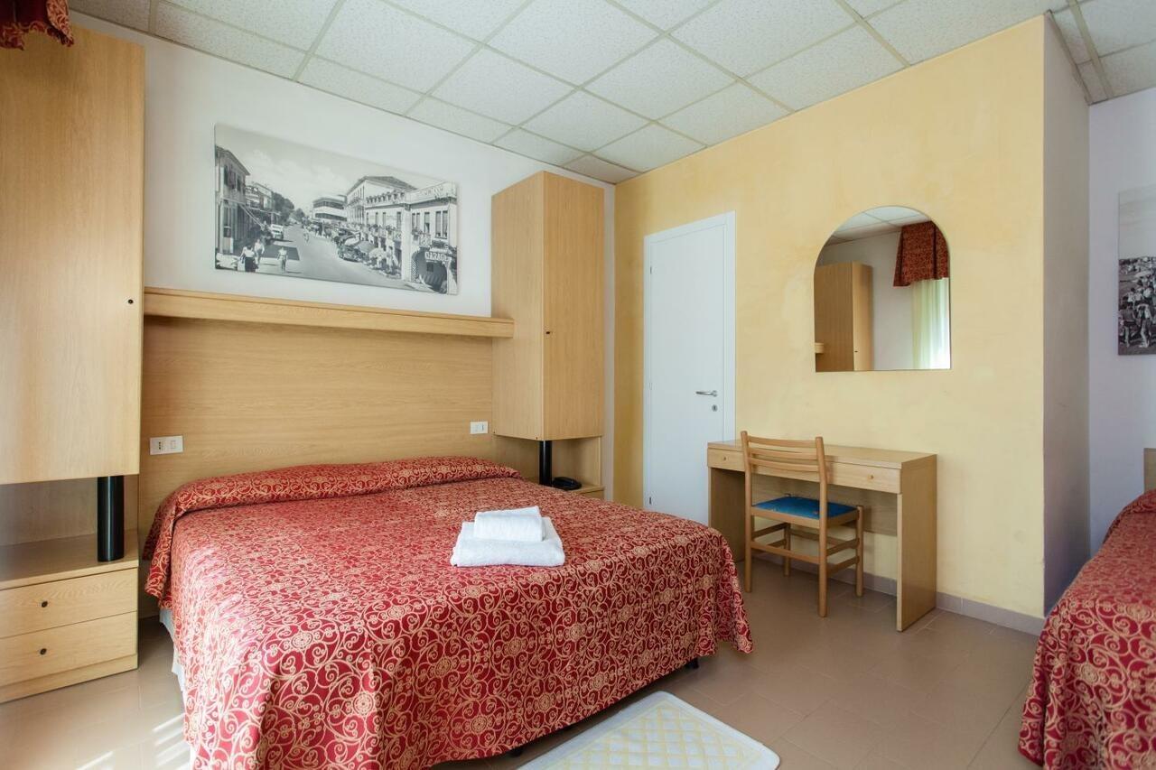 Hotel Al Mare Lido di Jesolo Esterno foto