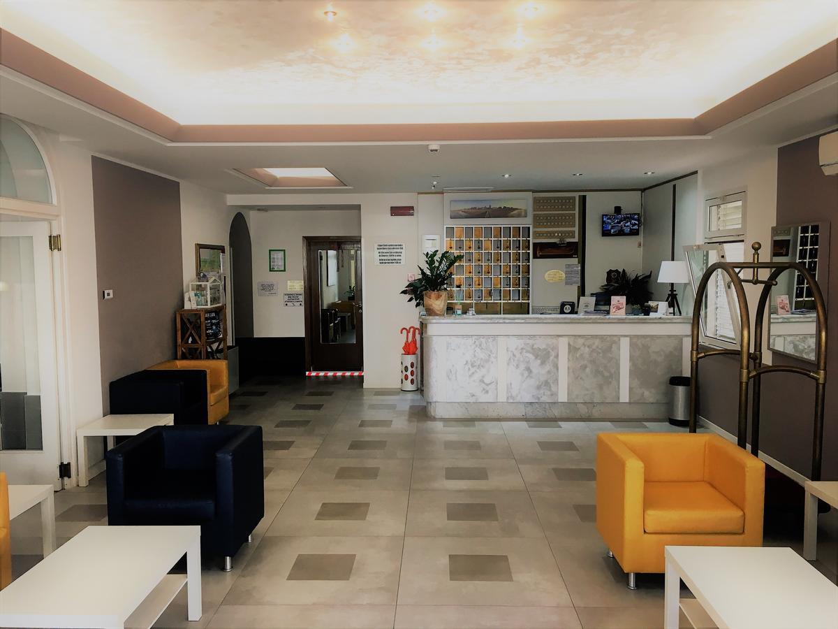 Hotel Al Mare Lido di Jesolo Esterno foto
